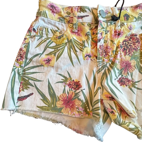 Banjara Mid Rise Tropical Floral Raw Hem Shorts - Picture 2 of 11